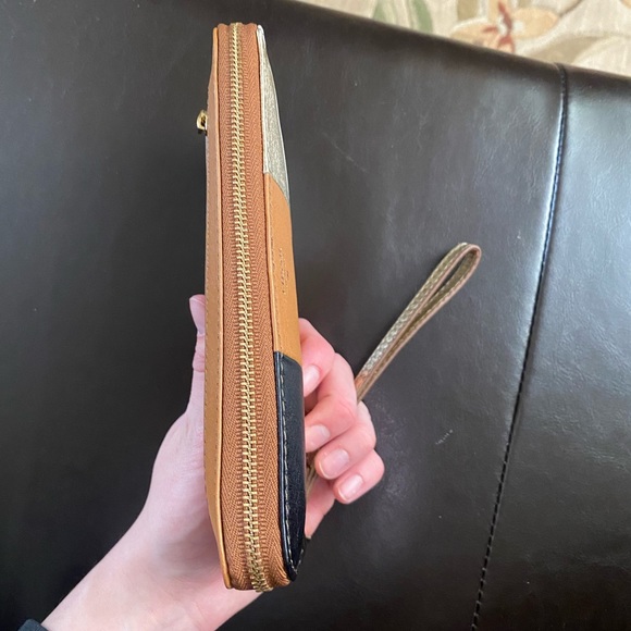 FOSSIL Full Zip Wallet - Picture 3 of 4